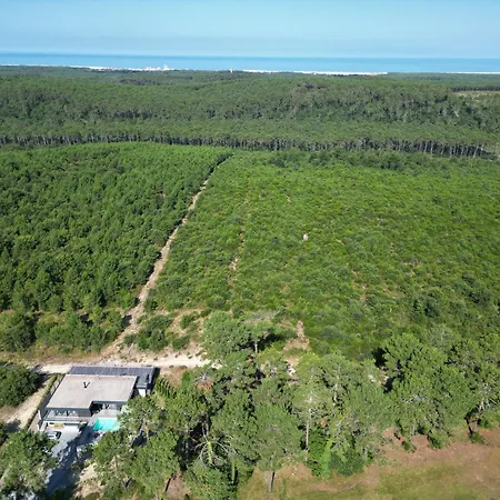 Maison Chapron De Standing Avec Piscine, Calme Et Golf A Vila